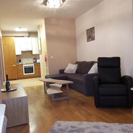 Zen Apartman Budakalász Buitenkant foto