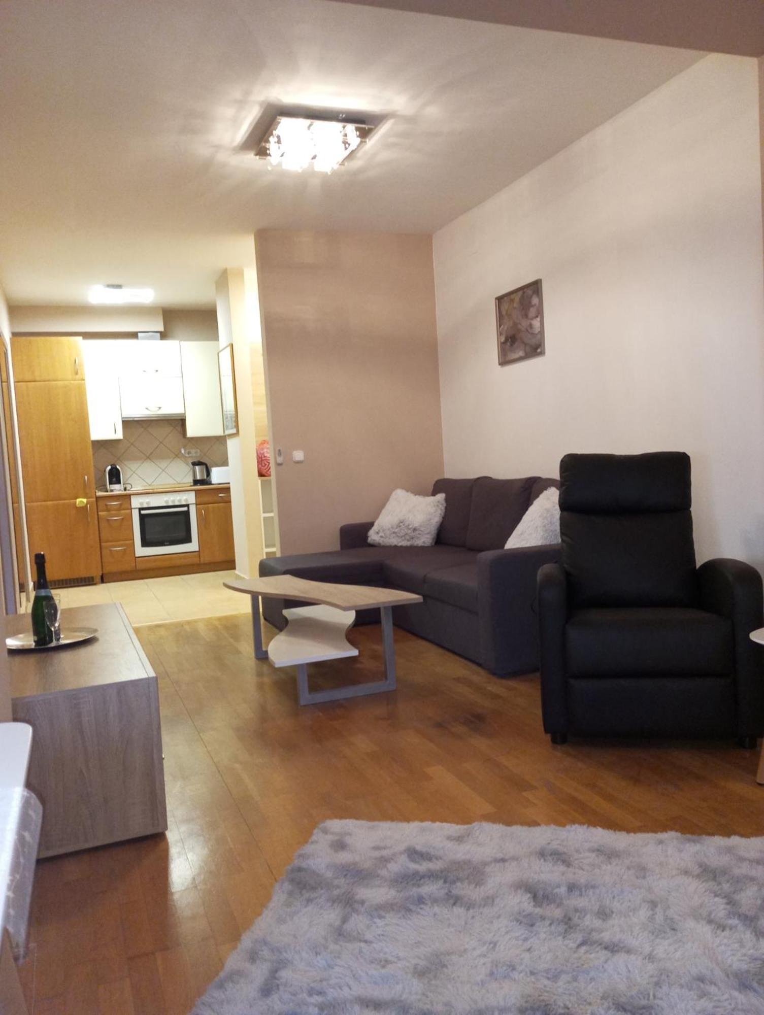 Zen Apartman Budakalász Buitenkant foto