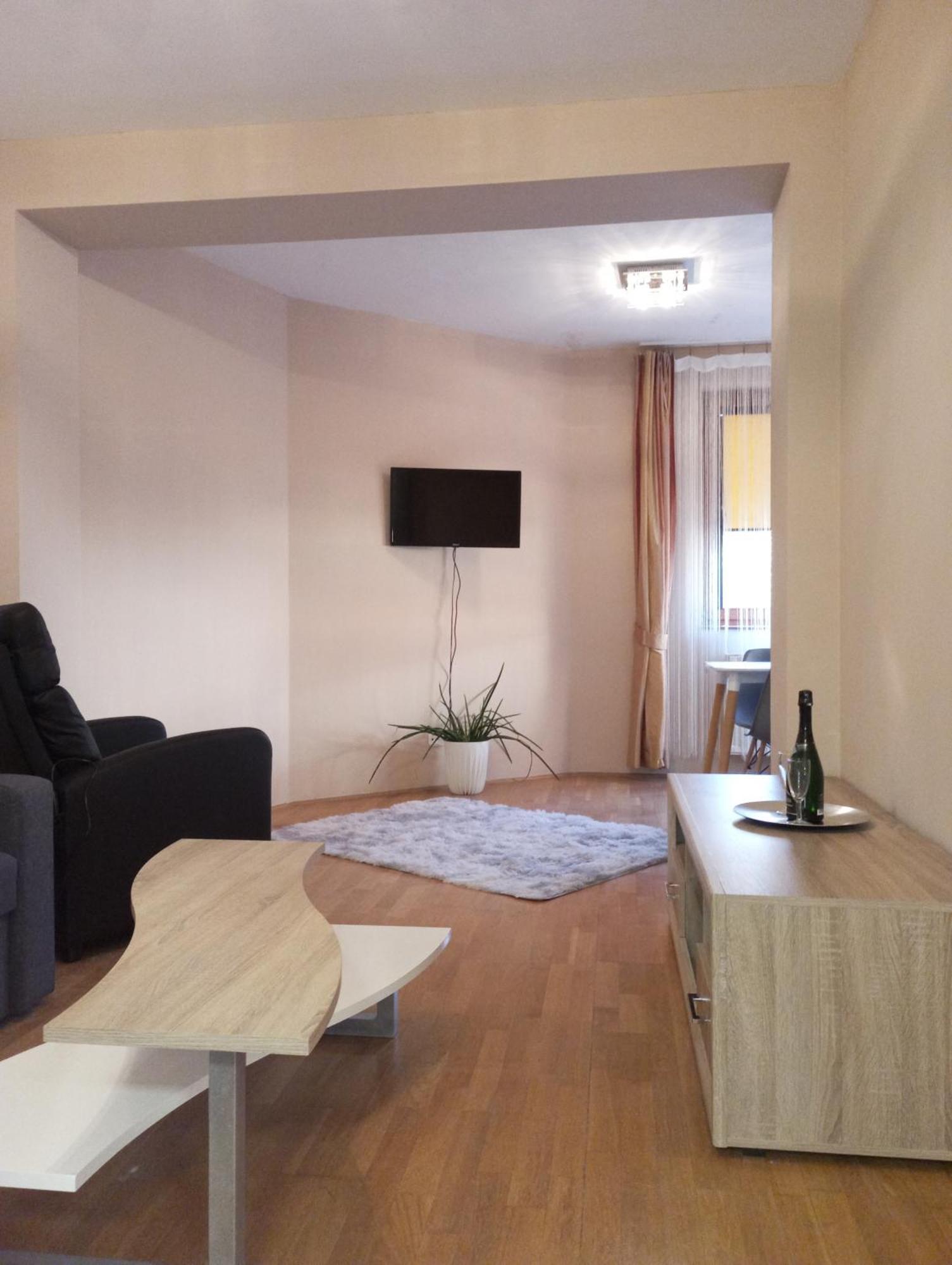 Zen Apartman Budakalász Buitenkant foto