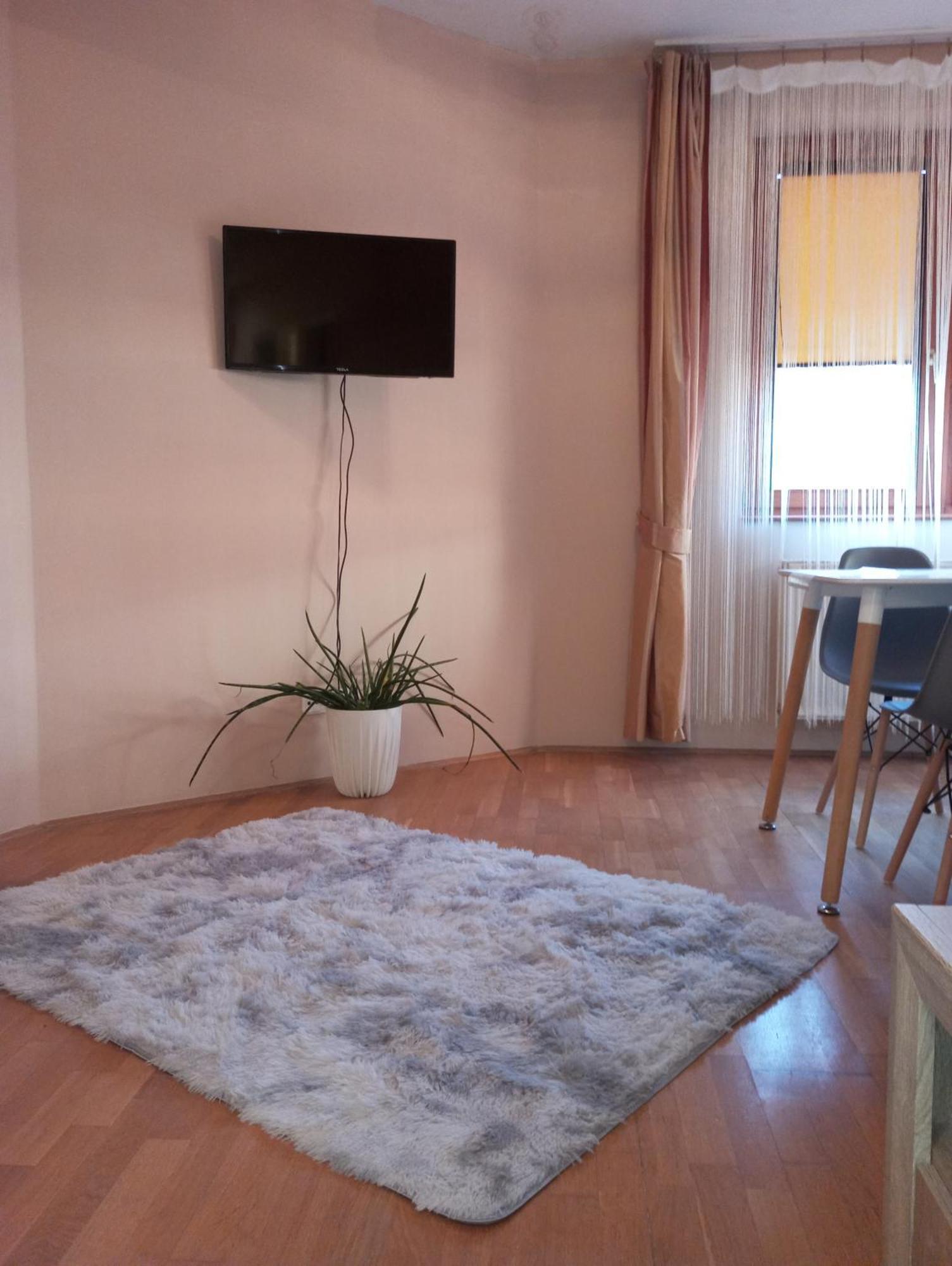 Zen Apartman Budakalász Buitenkant foto
