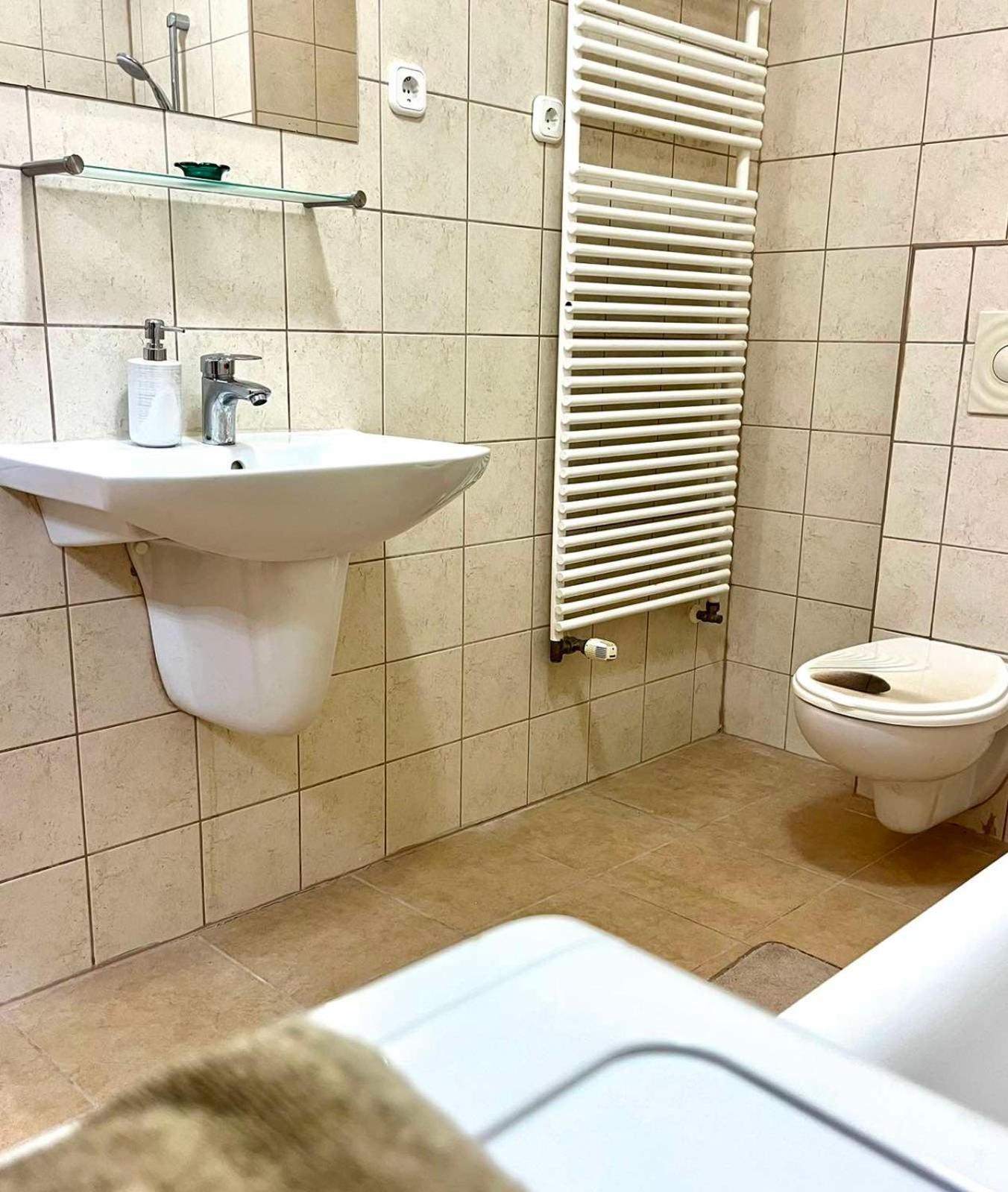 Zen Apartman Budakalász Buitenkant foto